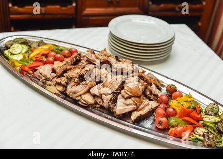Fette di arrosto con salsa Foto Stock
