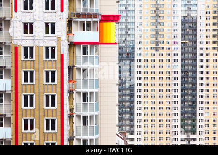 Isolamento della zona residenziale di facciata di edificio Foto Stock