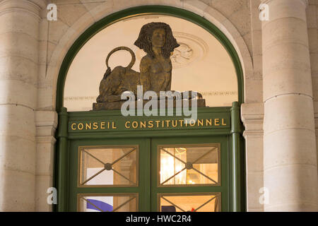 Ingresso del Conseil Constitutionnel situato nel Palais Royal di Parigi, Francia Foto Stock