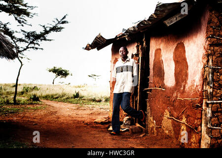 Un ragazzo in una comunità rurale, in Kenya. Foto Stock