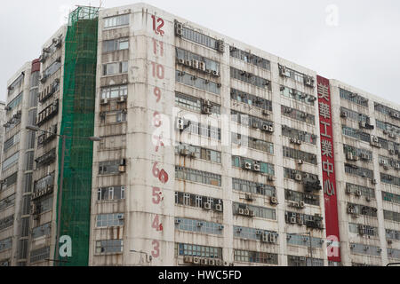 Grim edificio industriale nella città di Kowloon, Hong Kong. Foto Stock