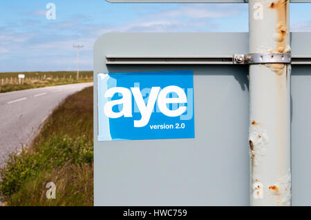 Aye versione 2.0 adesivo in Scozia supporta una seconda Scottish referendum sull indipendenza. Foto Stock