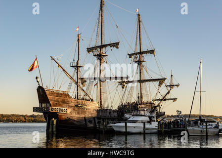 El Galeon Andalusia, replica del XVI secolo galeone spagnolo, città marina, ad Alexandria, Virginia Foto Stock