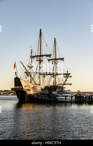 El Galeon Andalusia, replica del XVI secolo galeone spagnolo, città marina, ad Alexandria, Virginia Foto Stock