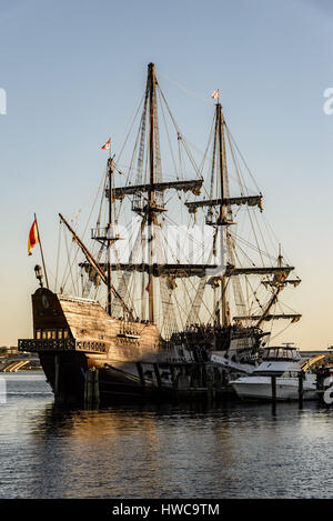 El Galeon Andalusia, replica del XVI secolo galeone spagnolo, città marina, ad Alexandria, Virginia Foto Stock