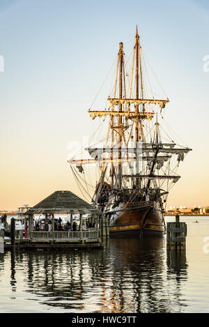 El Galeon Andalusia, replica del XVI secolo galeone spagnolo, città marina, ad Alexandria, Virginia Foto Stock