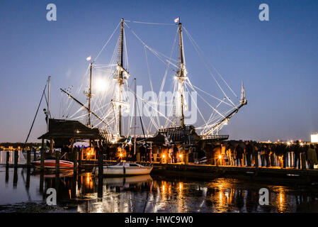 El Galeon Andalusia, replica del XVI secolo galeone spagnolo, città marina, ad Alexandria, Virginia Foto Stock