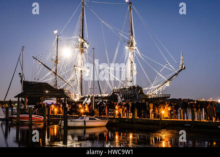 El Galeon Andalusia, replica del XVI secolo galeone spagnolo, città marina, ad Alexandria, Virginia Foto Stock