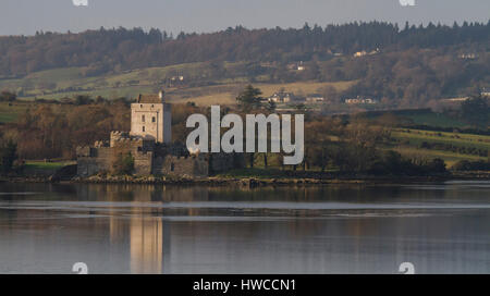 Doe Castello, vicino a Creeslough, sulle rive della Baia di Sheephaven, County Donegal, Irlanda. Foto Stock