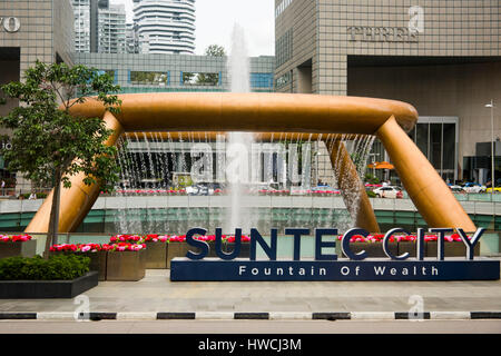 Vista orizzontale della Fontana della Ricchezza in Singapore. Foto Stock