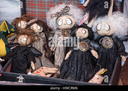 Artigianato mart Kaziukas a Vilnius, in Lituania: homemade bambole Foto Stock