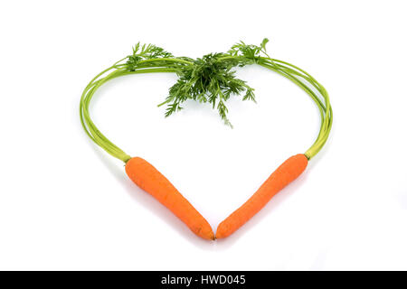 Un cuore da carote da coltivazione biologica. Frutta e verdura fresca è sempre salutare. Foto simbolico per il cibo sano., Ein Herz aus Moehren Foto Stock