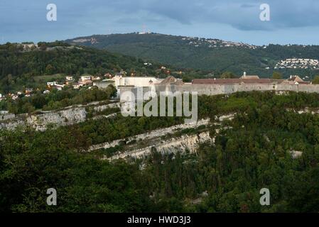 Francia, Doubs, Besancon, la cittadella elencati come patrimonio mondiale dall'UNESCO, la collina e la fortezza di Brégille, da Fort de Chaudanne Foto Stock