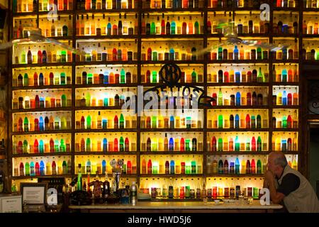 Grecia Grecia Centrale Regione, Atene, Brettos Bar, interno Foto Stock