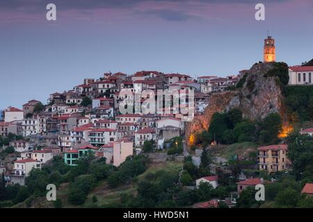 Grecia Grecia Centrale Regione, Arahova, vista città vicino a Mt. Parnassos, alba Foto Stock