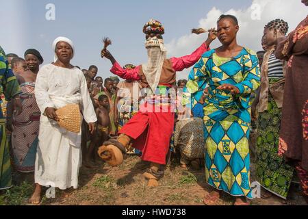 Il Benin, a sud-est della regione, Ketou, maschere Gélédé classificato come un patrimonio immateriale dell'umanità, in Ketou presso gli Yoruba, la maschera è sormontato da personaggi a volte articolato come marionette Foto Stock