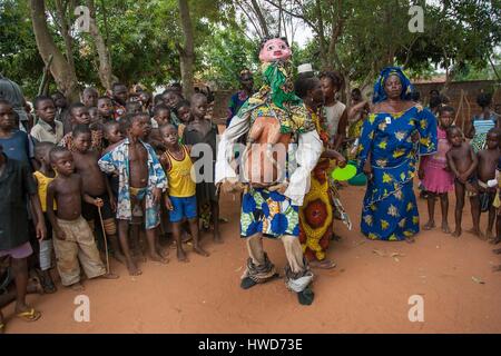 Il Benin, a sud-est della regione, Ketou, maschere Gélédé classificato come un patrimonio immateriale dell'umanità, in Ketou presso gli Yoruba, la maschera è sormontato da personaggi a volte articolato come marionette Foto Stock