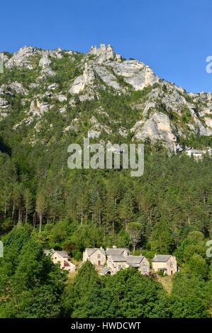 Francia, Lozère, Causses e Cévennes, Mediterraneo agro pastorale del paesaggio culturale, sono classificati come patrimonio mondiale dall'UNESCO, il Borgo La Croze nelle Gorges du Tarn Foto Stock