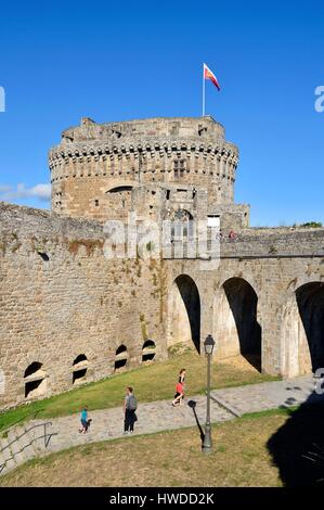 Francia, Cotes d'Armor, Dinan, il castello medievale, mantenere della duchessa Anna Foto Stock