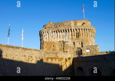 Francia, Cotes d'Armor, Dinan, il castello medievale, mantenere della duchessa Anna Foto Stock