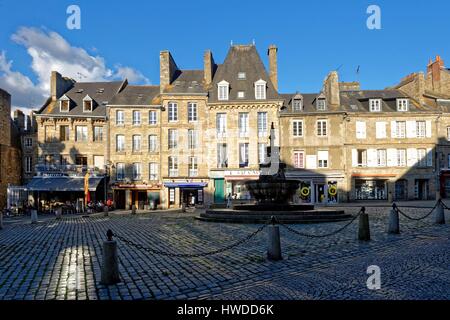 Francia, Cotes d'Armor, Guingamp, la Fontana Plomee nella place du Centre Foto Stock