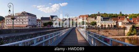 Francia, Dordogne, Perigord Noir, Le Bugue, villaggio sul fiume Vezere banche Foto Stock