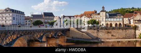 Francia, Dordogne, Perigord Noir, Le Bugue, villaggio sul fiume Vezere banche Foto Stock