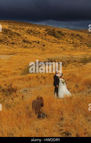 Francia, Isola di Reunion (dipartimento francese d' oltremare), classificato come patrimonio mondiale dall UNESCO, San Paolo, il cappuccio La Houssaye cape, wedding photo in un deserto moorland scenario Foto Stock