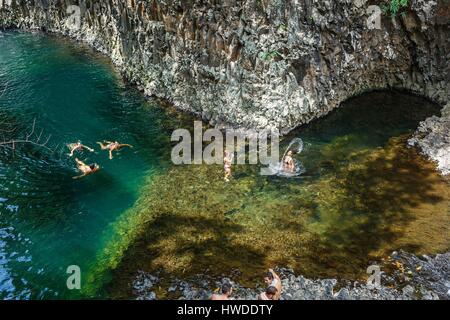 Francia, Isola di Reunion (dipartimento francese d' oltremare), il Cirque di Cilaos, classificato come patrimonio mondiale dall' UNESCO, Bras Panon, Bassin La Paix, nuoto in piscina Foto Stock