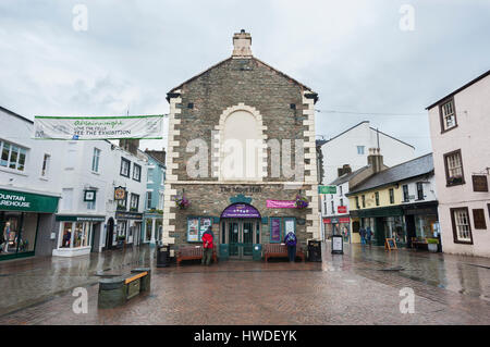 Vista posteriore della Moot Hall nel centro di Keswick, Cumbria, Regno Unito Foto Stock