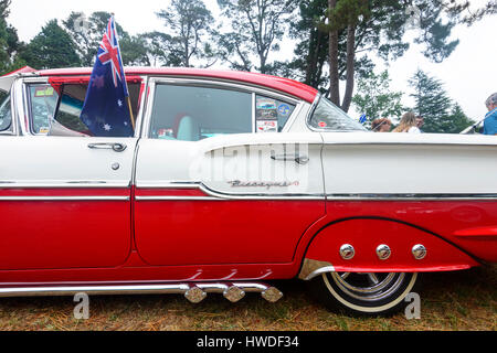 Dettaglio del lato di un Rosso e Bianco vintage Chevrolet Biscayne auto Foto Stock
