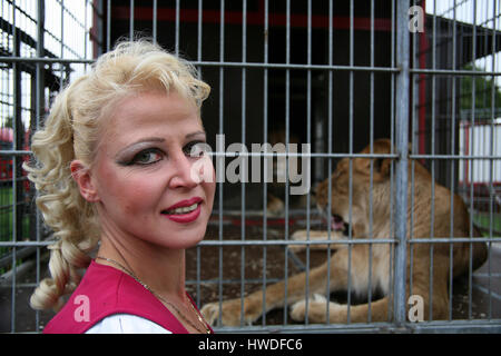 Domatore di leoni al Circus Renz Foto Stock