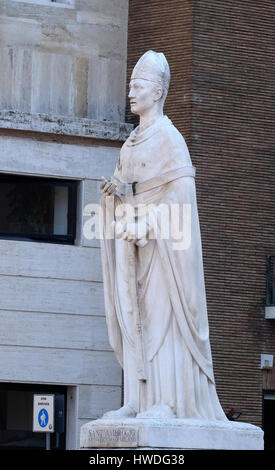 Sant'Ambrogio da Arturo Dazzi, Basilica dei Santi Ambrogio e Carlo al Corso Roma, Italia il 03 settembre 2016. Foto Stock