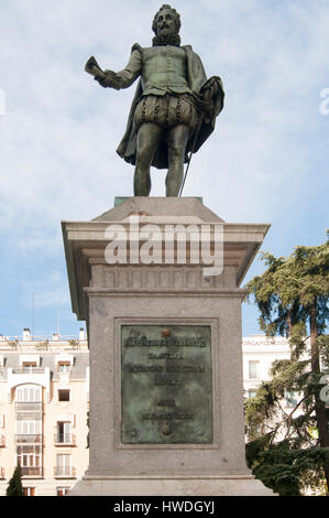 Miguel de Cervantes Saavedra della statua vicino al Congresso dei Deputati Spagnolo a Madrid, Spagna Foto Stock