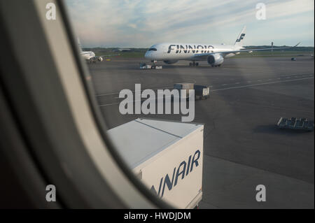 Helsinki, Finlandia, Finnair aerei passeggeri presso l'aeroporto Helsinki-Vantaa Foto Stock