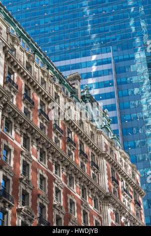 Architettura di contrasto, Times Square NYC, STATI UNITI D'AMERICA Foto Stock