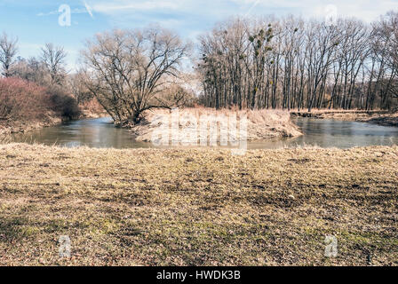 180° odra rive meandro vicino villaggio studenka in primavera chko poodri in Repubblica ceca Foto Stock