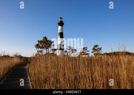 NC00716-00...North Carolina...Sunrise a Bodie Island Lighthouse in Cape Hatteras National Seashore sul Outer Banks. Foto Stock