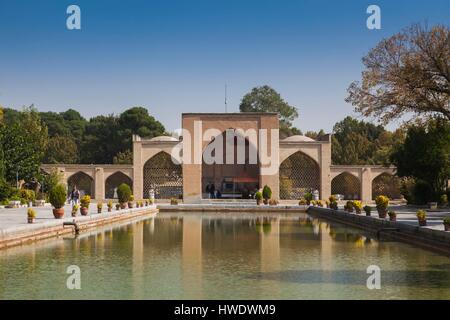 Iran, Central Iran, Esfahan, Museo di Arti Decorative, cortile Foto Stock