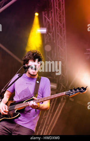 Barcellona - 22 maggio: il chitarrista di aliment (rock band), eseguire presso Heineken Primavera Sound Festival 2013, Ray-Ban stadio. Foto Stock