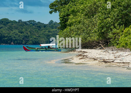 Barche da pesca in Ujung Kulon National Park, Java Foto Stock