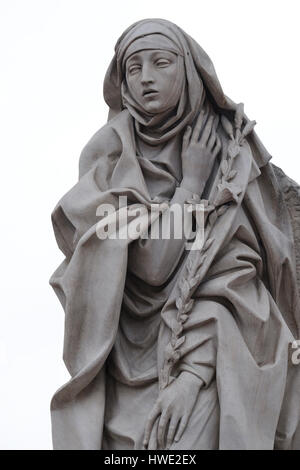 Statua di Santa Caterina da Siena vicino a Sant Angelo in Italia a Roma il 05 settembre 2016. Foto Stock