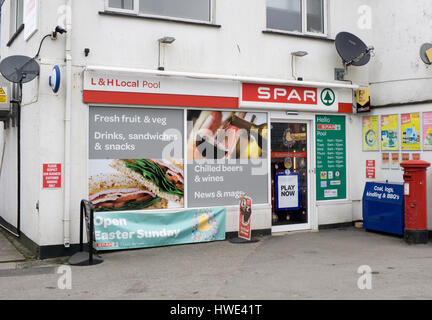 SPAR L & H negozio locale in piscina, Cornwall Inghilterra England Regno Unito. Foto Stock