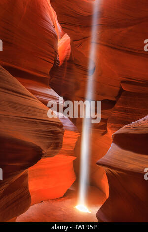 Lightbeams in alto Antelope Canyon, Pagina, Arizona, Stati Uniti d'America Foto Stock