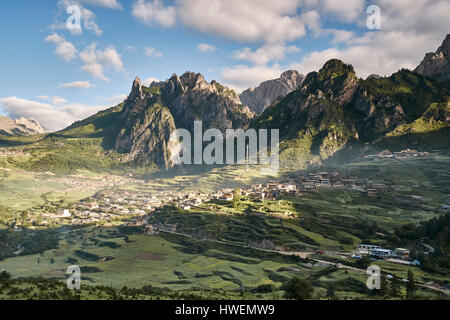 Le gamme della montagna, Zhagana, provincia di Gansu, Cina Foto Stock