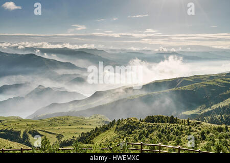 Kanbula Forest Park, Jainca, Huangnan, Provincia di Qinghai, Cina Foto Stock