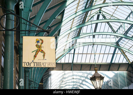 Benjamin Pollocks toyshop segno, Covent Garden Piazza di Londra, Inghilterra Foto Stock