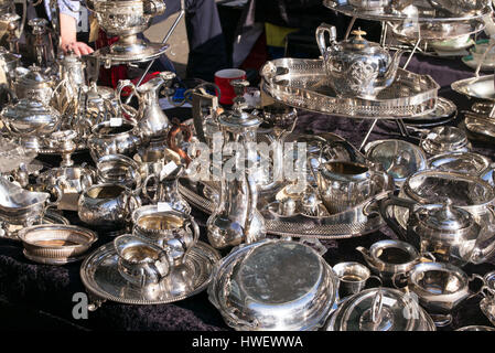 Posate su un mercato in stallo in Covent Garden, Londra Foto Stock