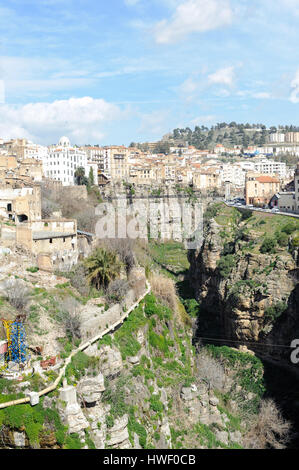 Costantino, Algeria - Marzo 7, 2017: Ottomano e la città vecchia di Costantino, Algeria. La città ha molti vecchi edifici vecchi e ponti. Foto Stock