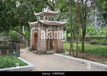 Tempio di Lê Hoàn, nome postumo è Lê Đại Hành in Hoa Lư, antica capitale del Vietnam. Foto Stock